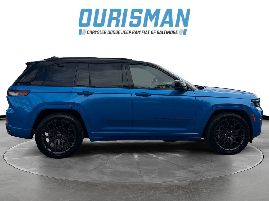 Used 2023 Jeep Grand Cherokee Summit AWD/4WD image 7
