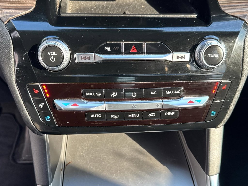 Used 2024 Ford Explorer Limited image 6