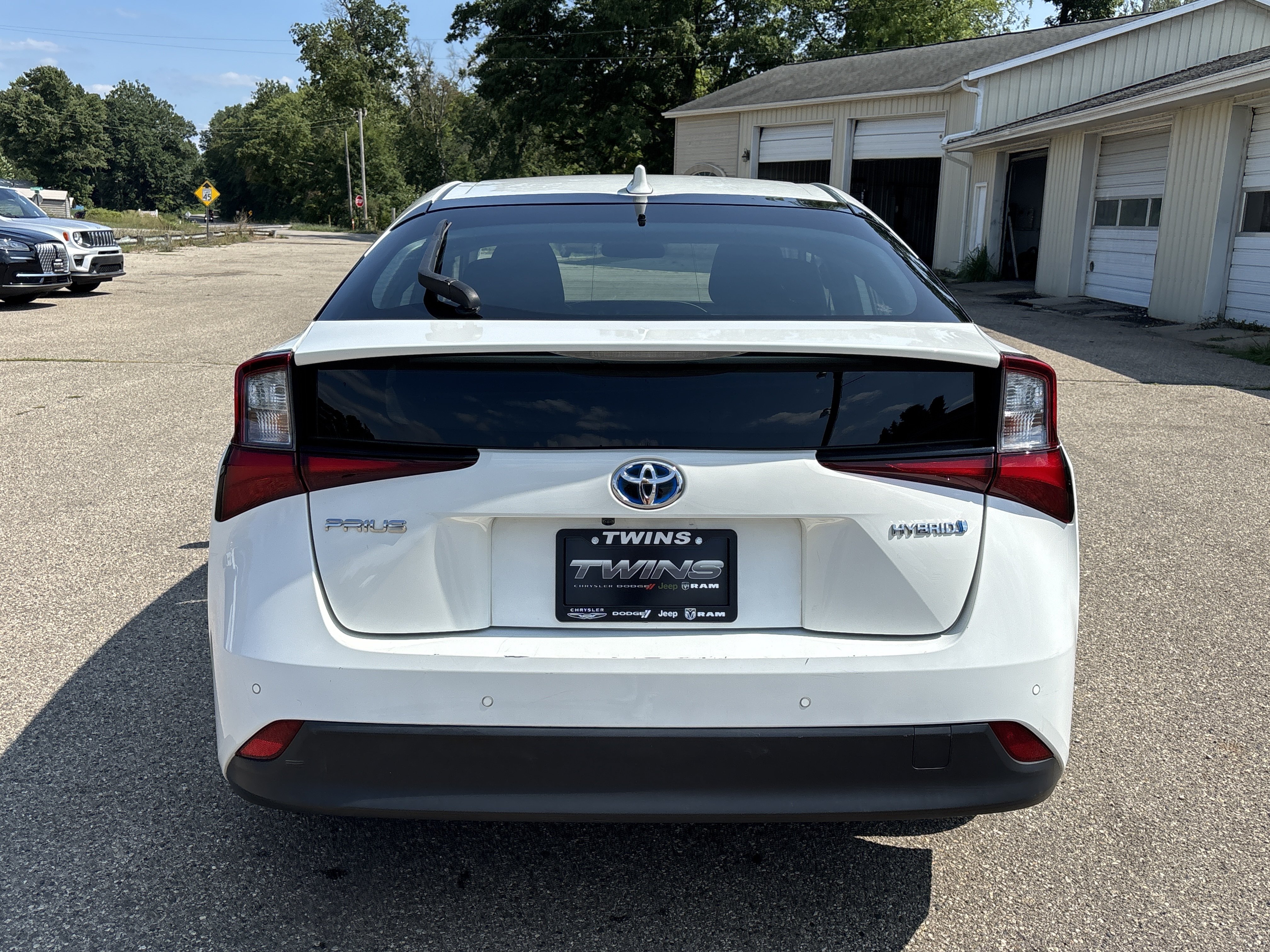 Used 2022 Toyota Prius LE FWD image 4