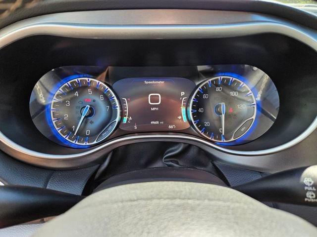 Used 2024 Chrysler Pacifica Touring-L FWD image 25