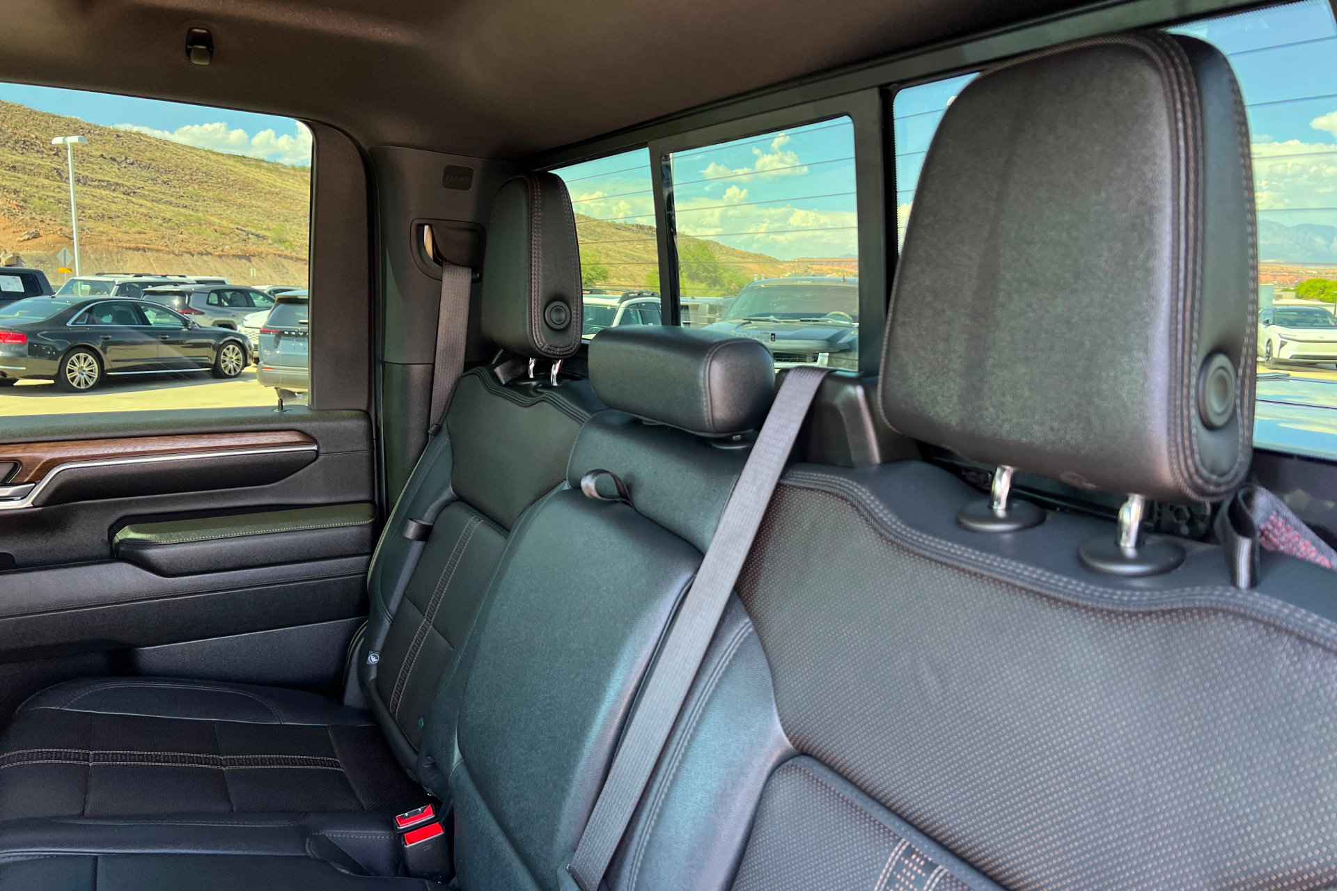 Used 2024 Chevrolet Silverado 3500 High Country w/ High Country Premium Package AWD/4WD image 21