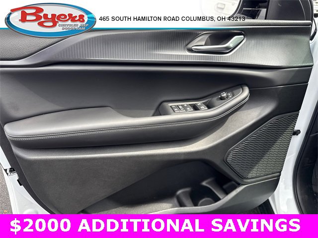 New 2025 Jeep Grand Cherokee Altitude image 12