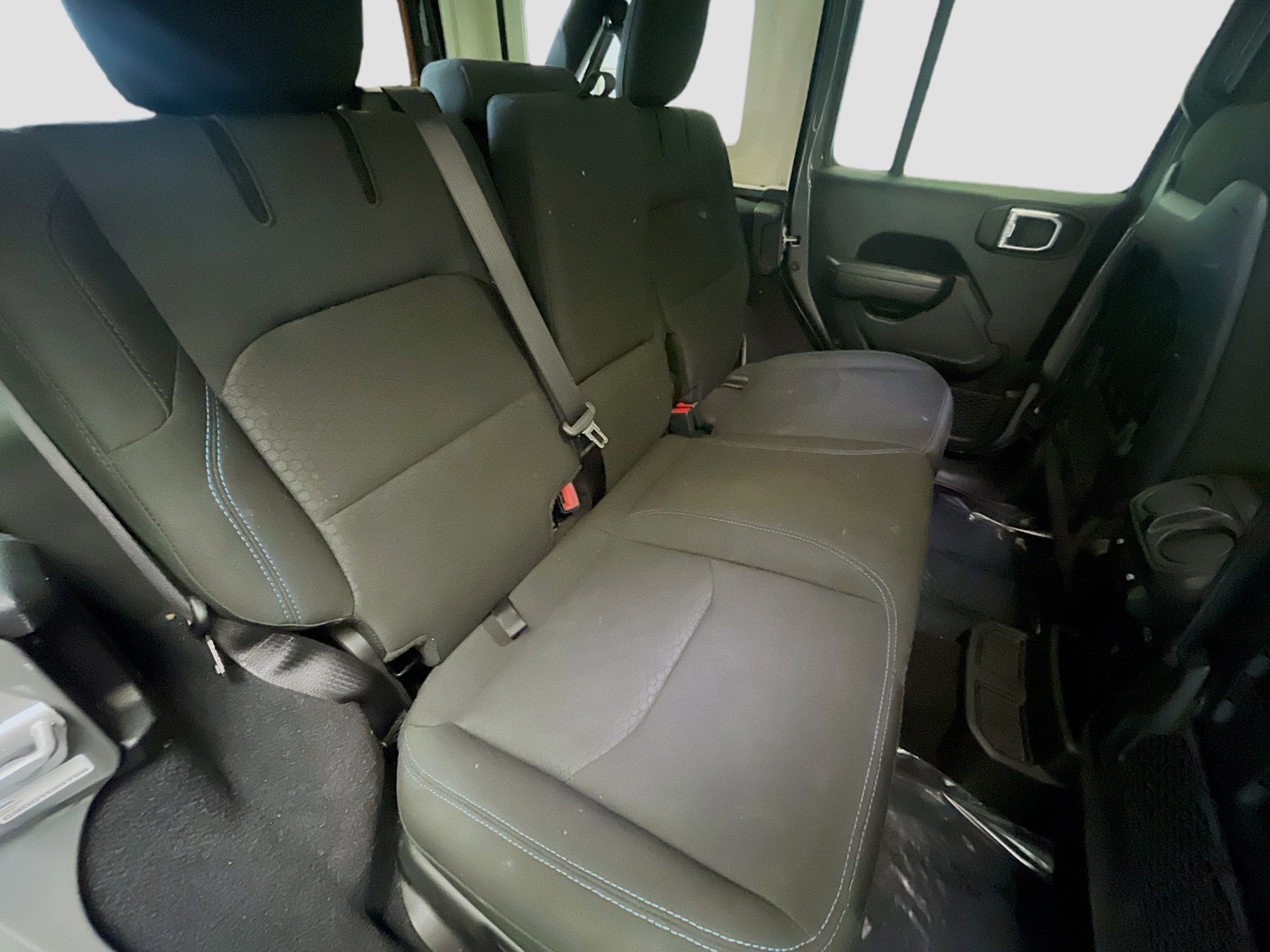 Used 2022 Jeep Wrangler Unlimited Rubicon 4xe w/ Safety Group AWD/4WD image 16