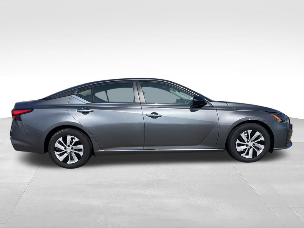 Used 2024 Nissan Altima 2.5 SV FWD image 21