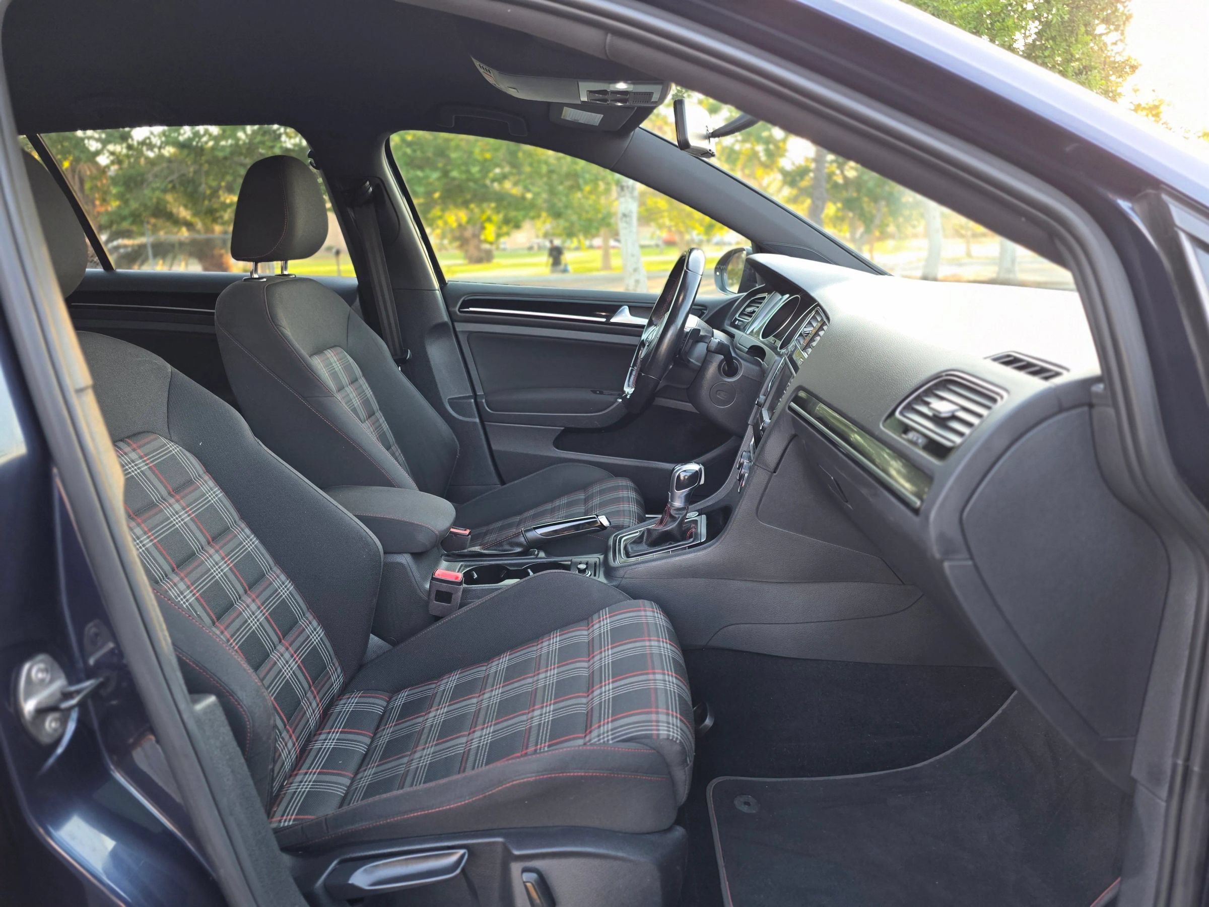 Used 2017 Volkswagen GTI Sport FWD image 14