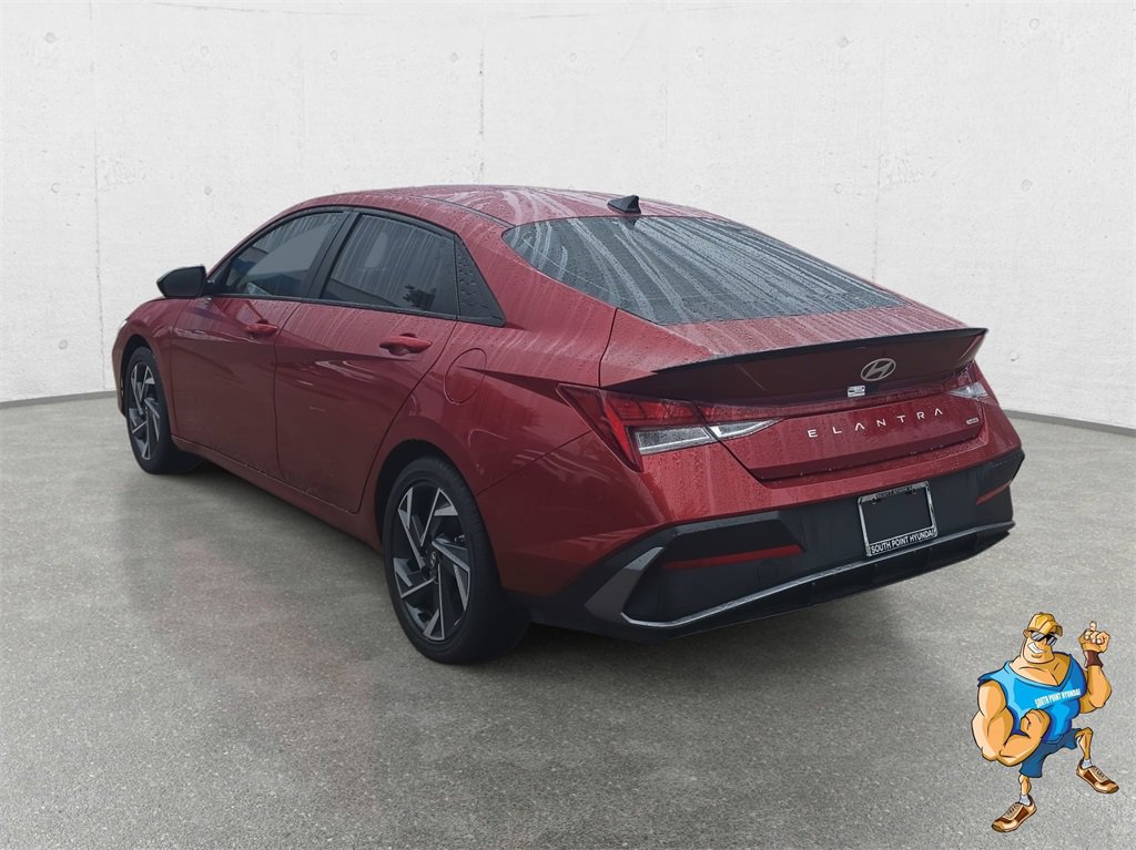Used 2025 Hyundai Elantra SEL image 7