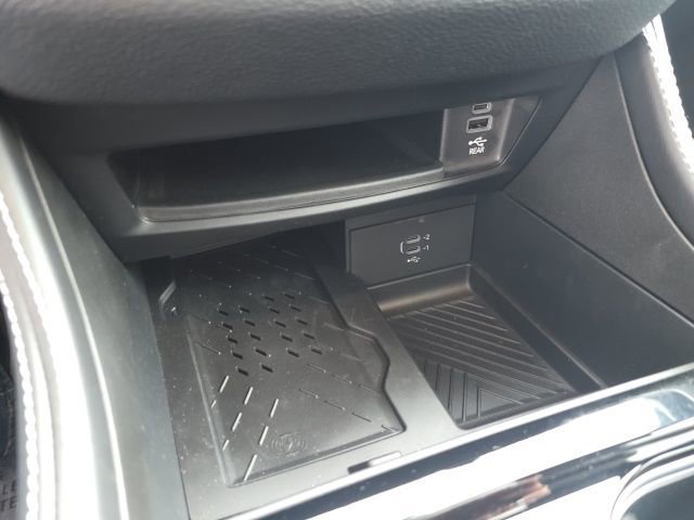 Used 2026 Chrysler Pacifica Premium image 29