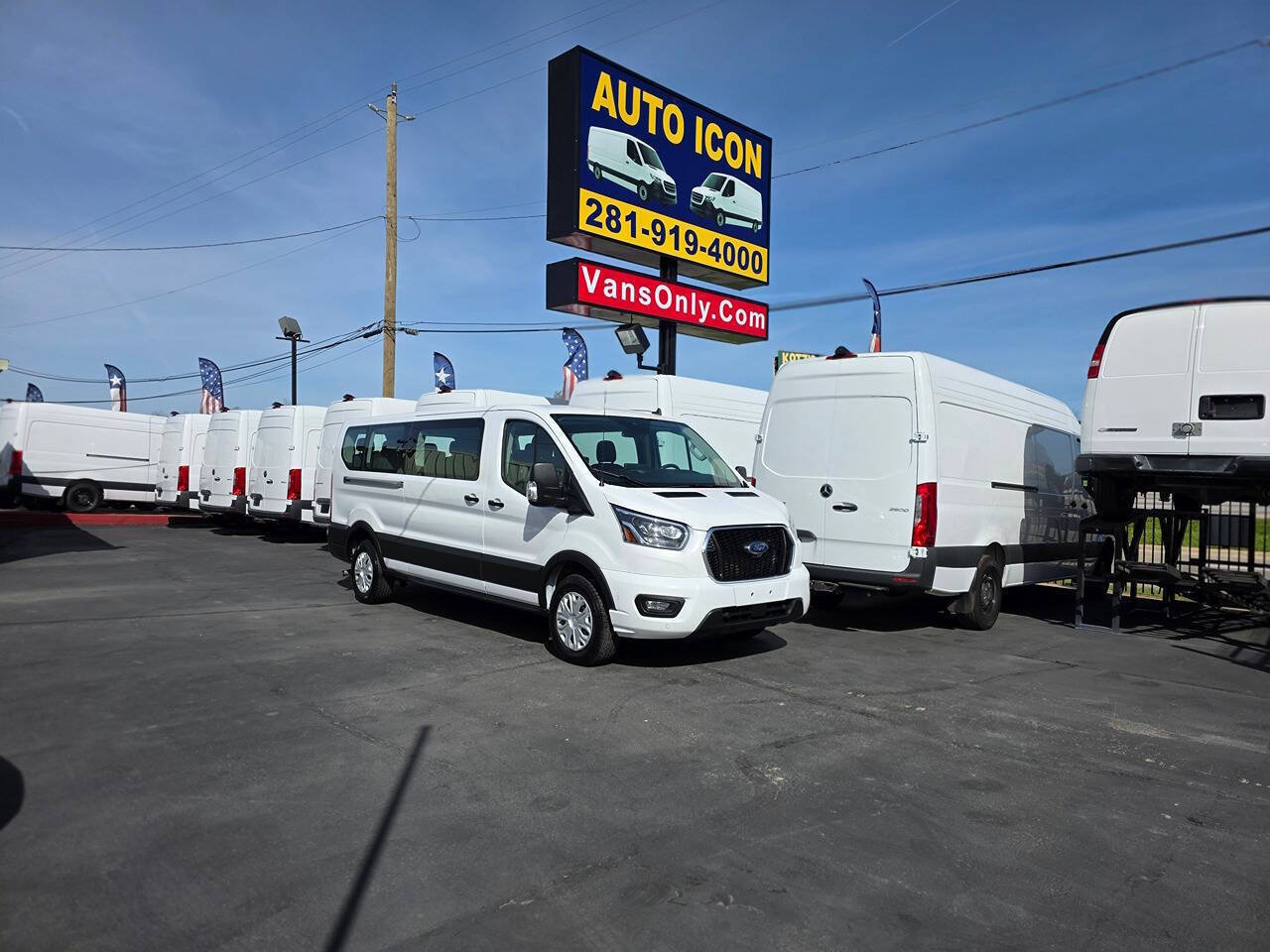 Used 2023 Ford Transit 350 XLT RWD image 29