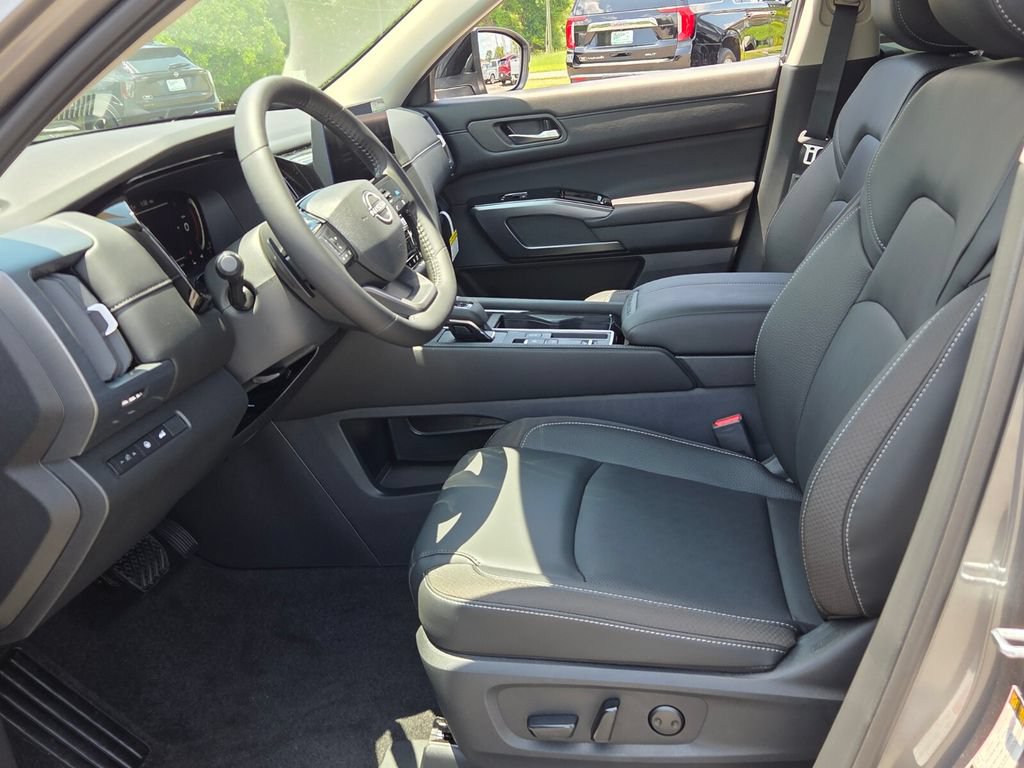 New 2026 Nissan Pathfinder SL FWD image 3