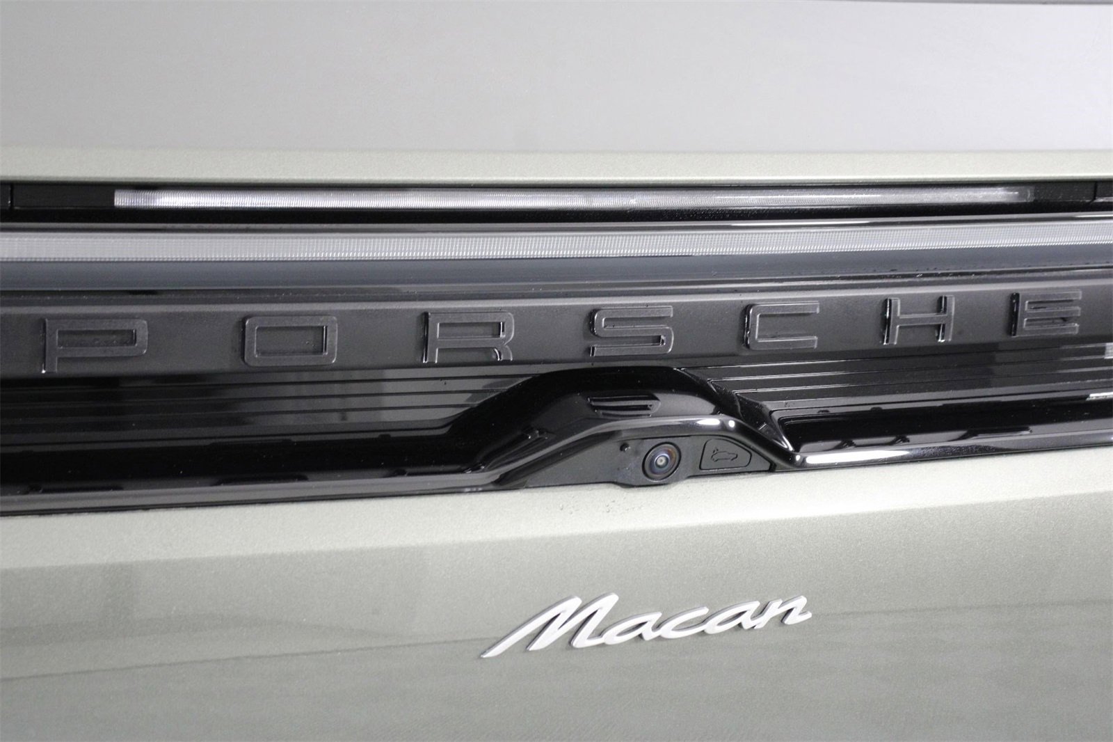 Used 2025 Porsche Macan Electric image 22