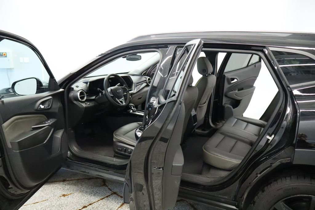 Used 2024 Chevrolet Trax ACTIV w/ Sunroof Package image 24