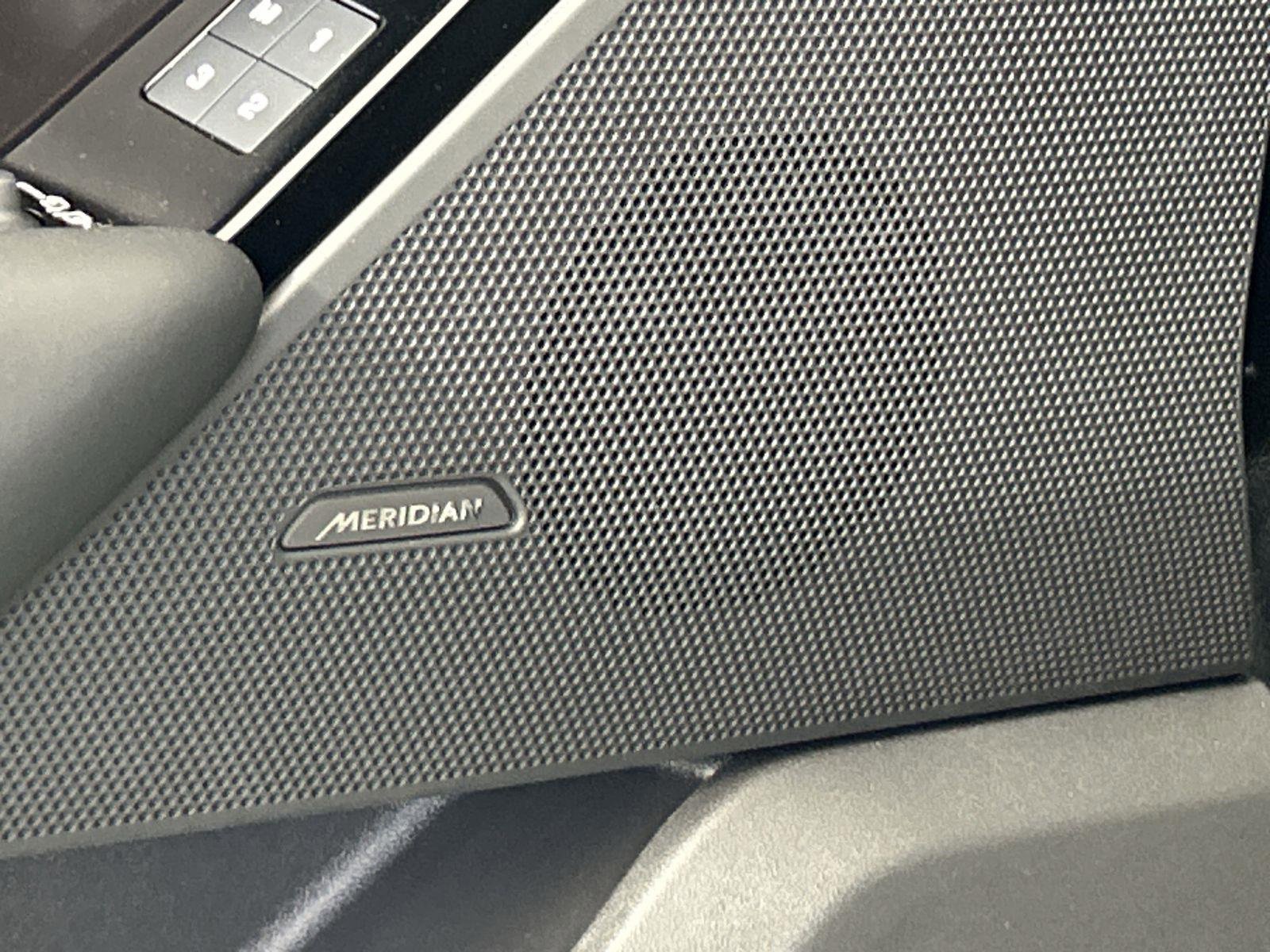 Certified 2026 Land Rover Range Rover Velar Dynamic SE image 22