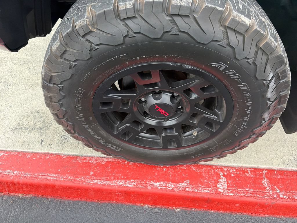 Used 2020 Toyota Tacoma TRD Off-Road AWD/4WD image 23