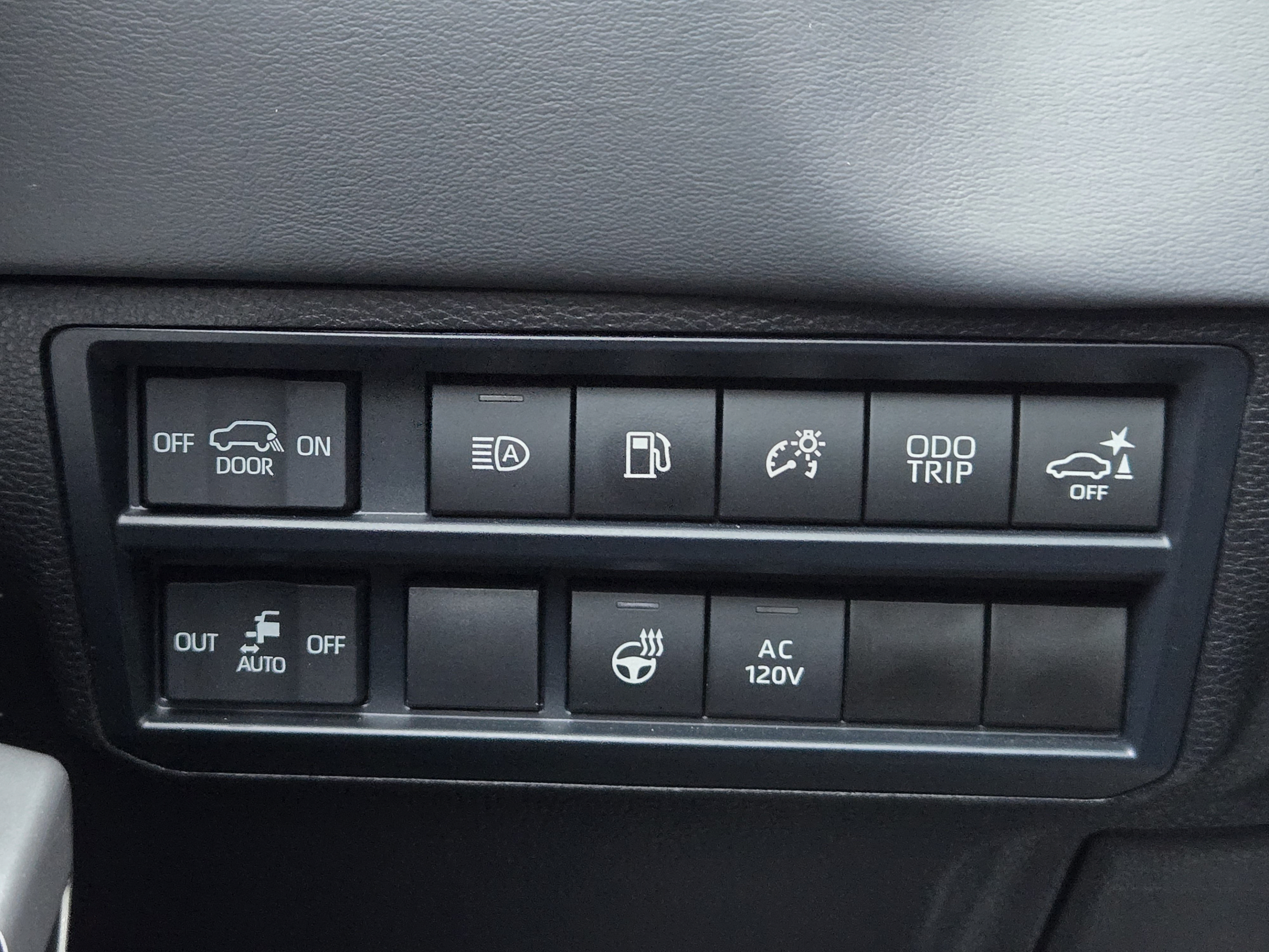 Used 2025 Toyota Sequoia Platinum AWD/4WD image 19