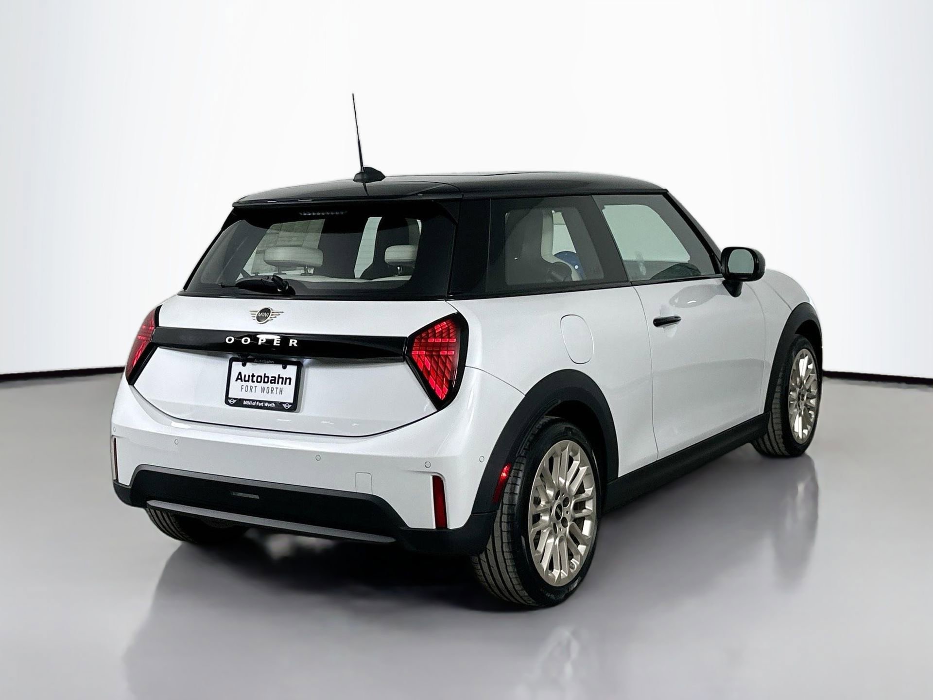 Used 2025 MINI Cooper 2-Door Hardtop image 6