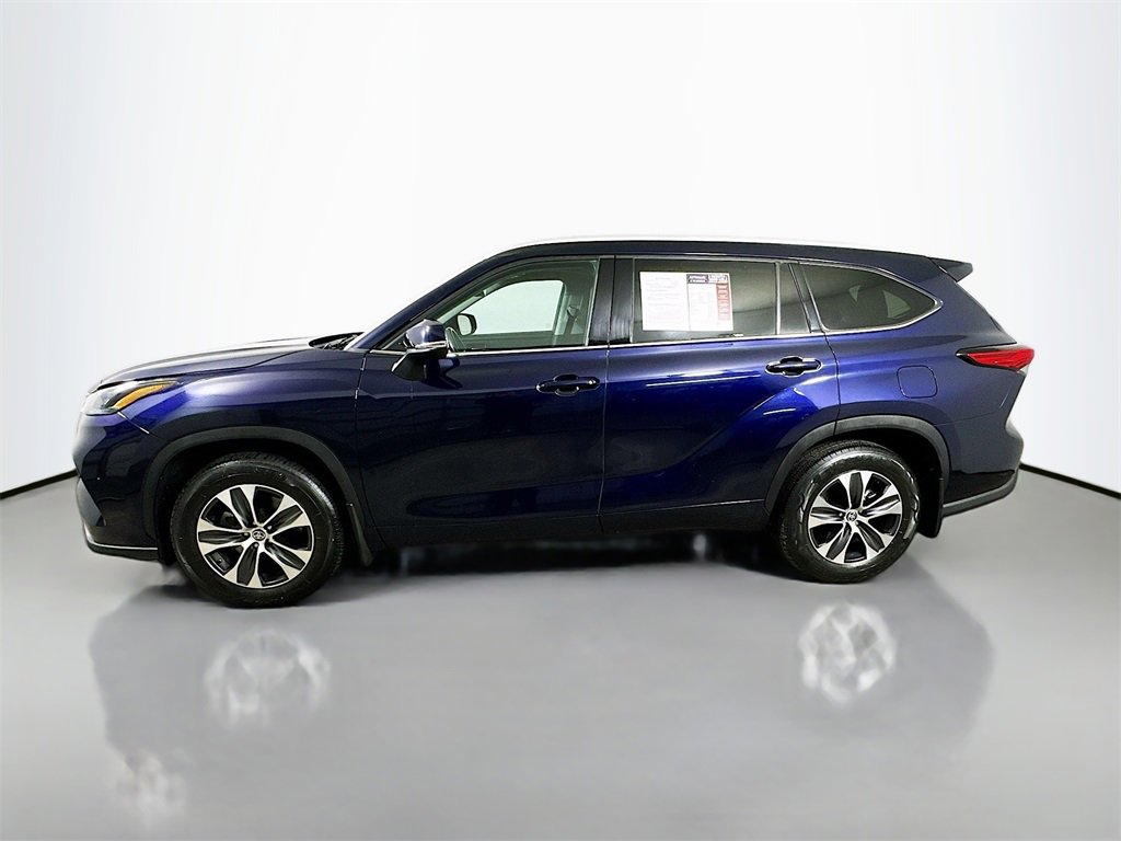 Used 2022 Toyota Highlander XLE image 5