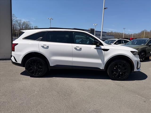 Used 2023 Kia Sorento SX image 16
