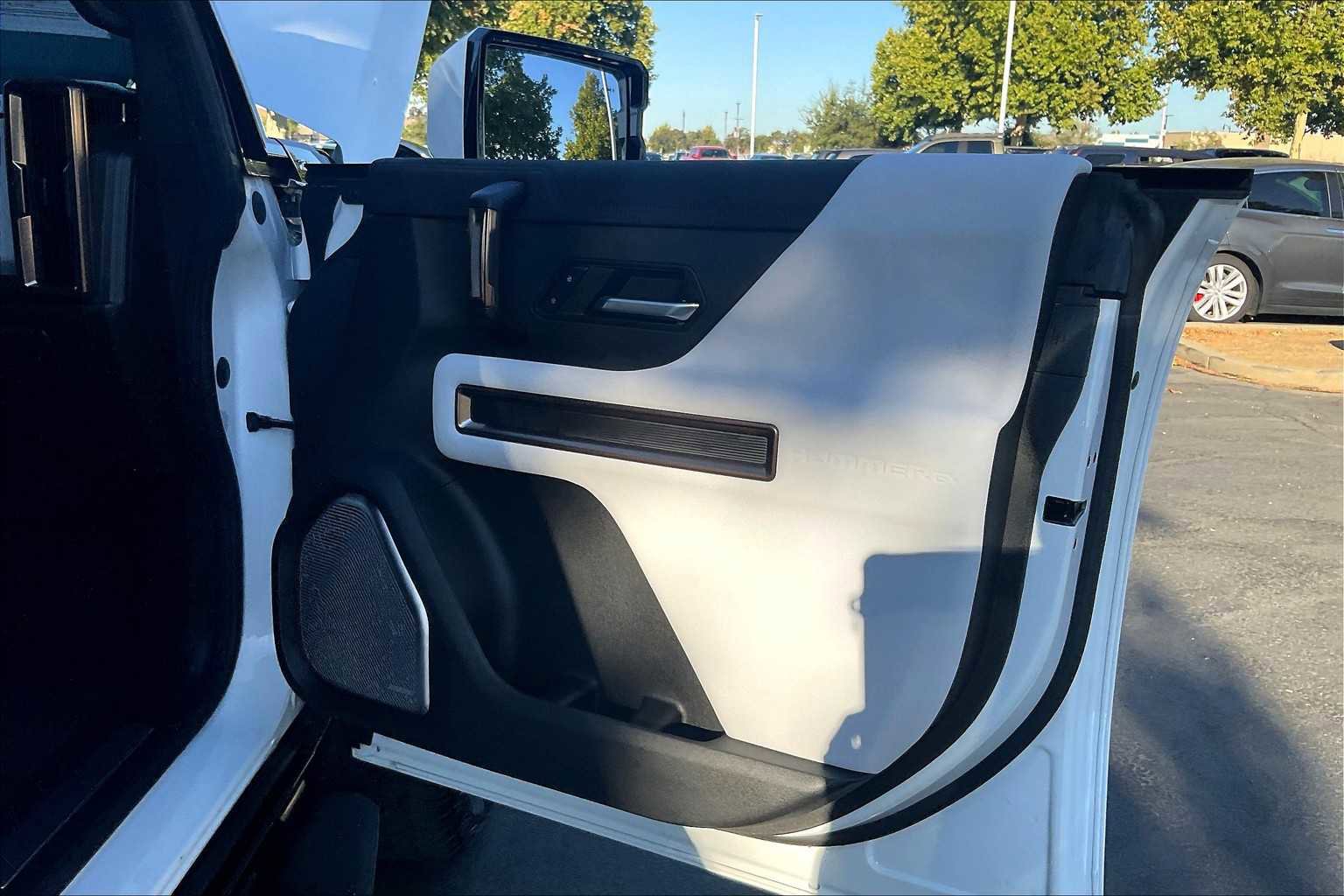 Used 2025 GMC Hummer EV 2X image 27