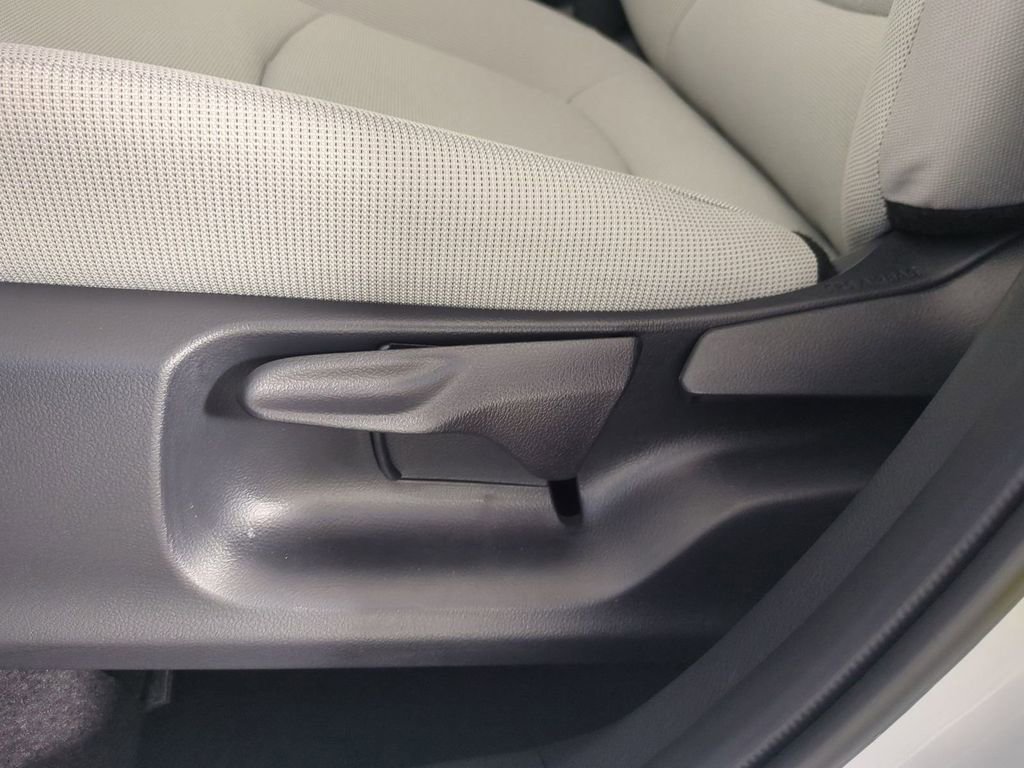 Used 2026 Toyota Corolla Cross L image 20