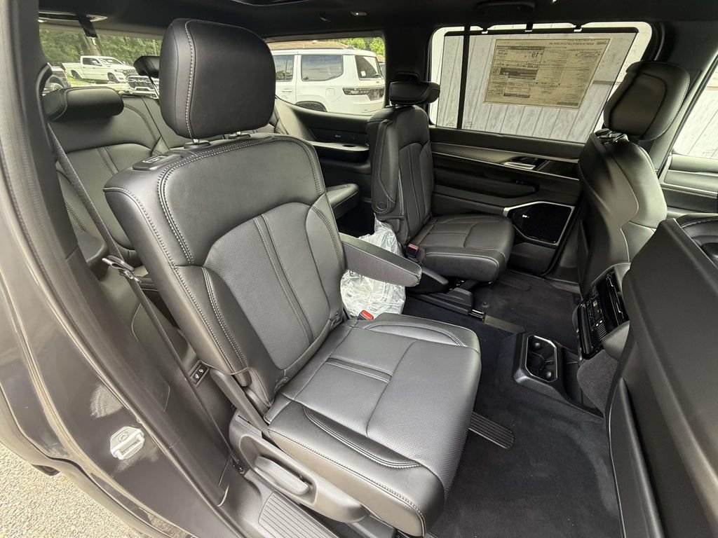 New 2026 Jeep Grand Wagoneer Limited AWD/4WD image 25