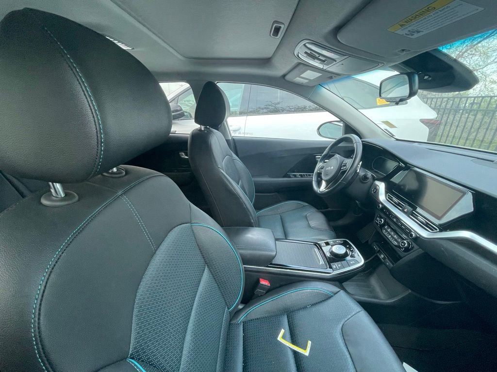 Used 2022 Kia Niro EX Premium image 9