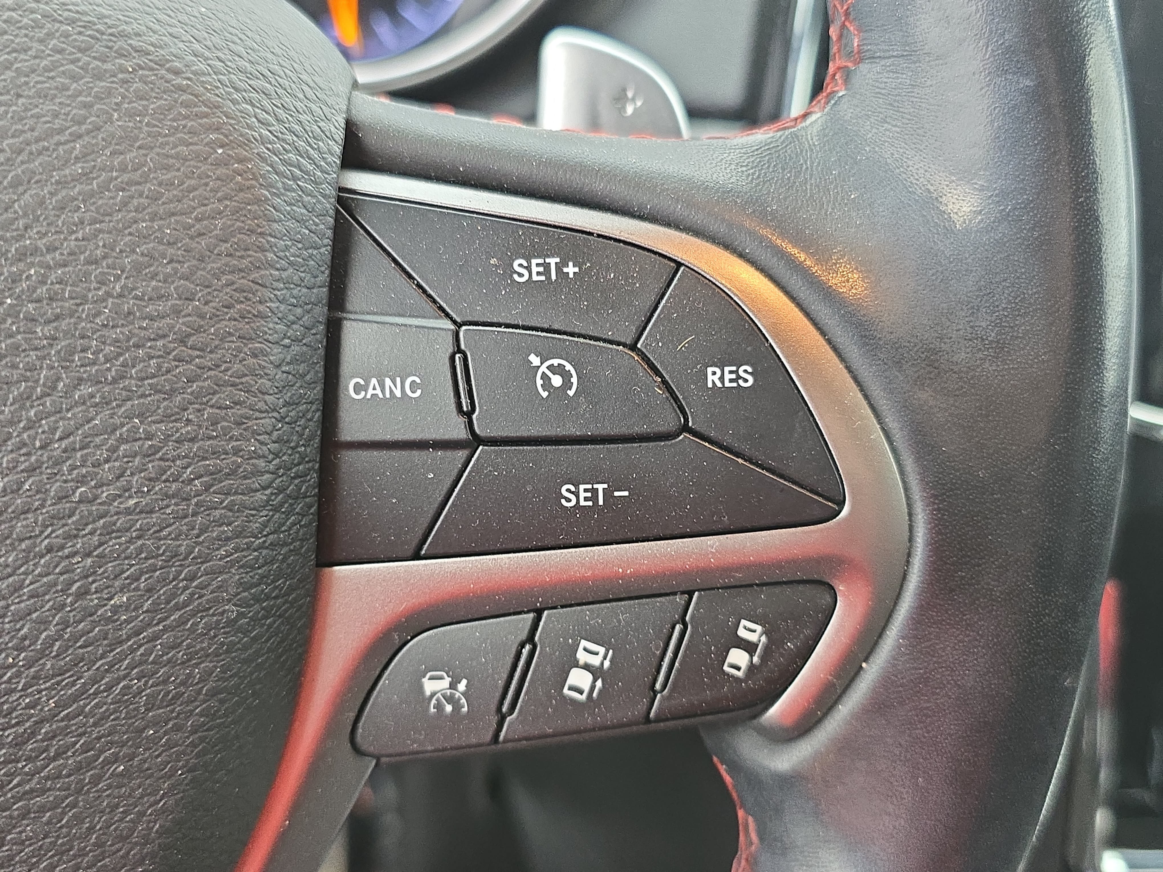 Used 2020 Jeep Grand Cherokee Trailhawk w/ Premium Lighting Group AWD/4WD image 18
