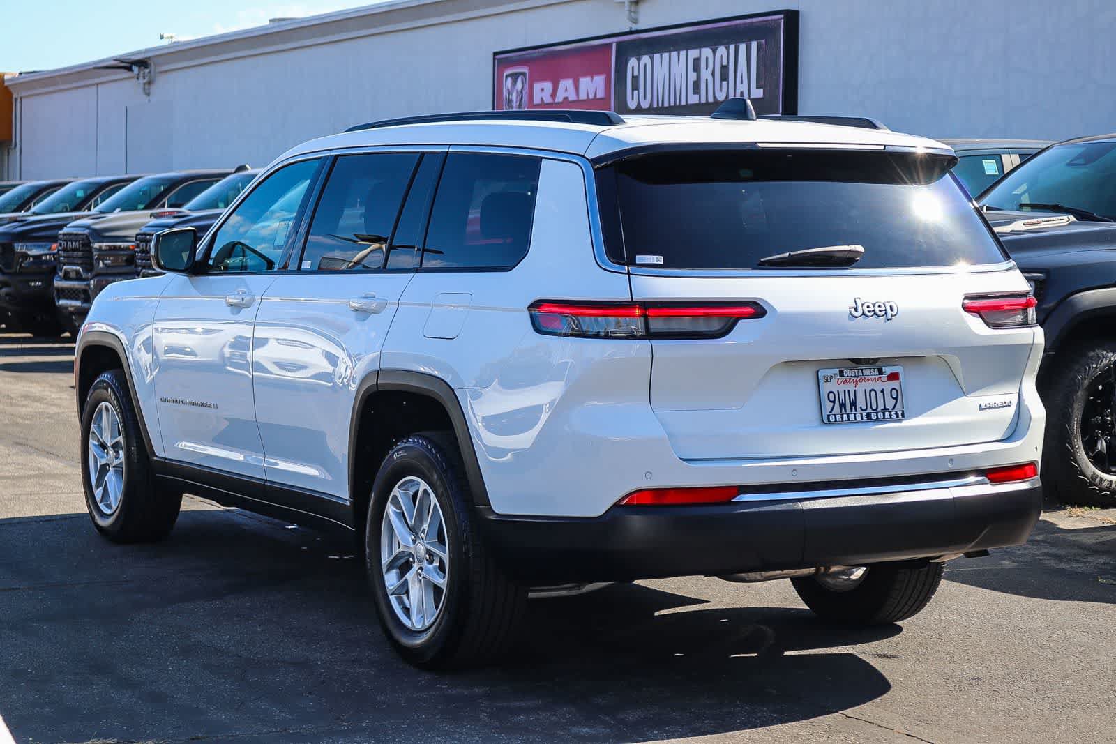Used 2025 Jeep Grand Cherokee L Laredo RWD image 6