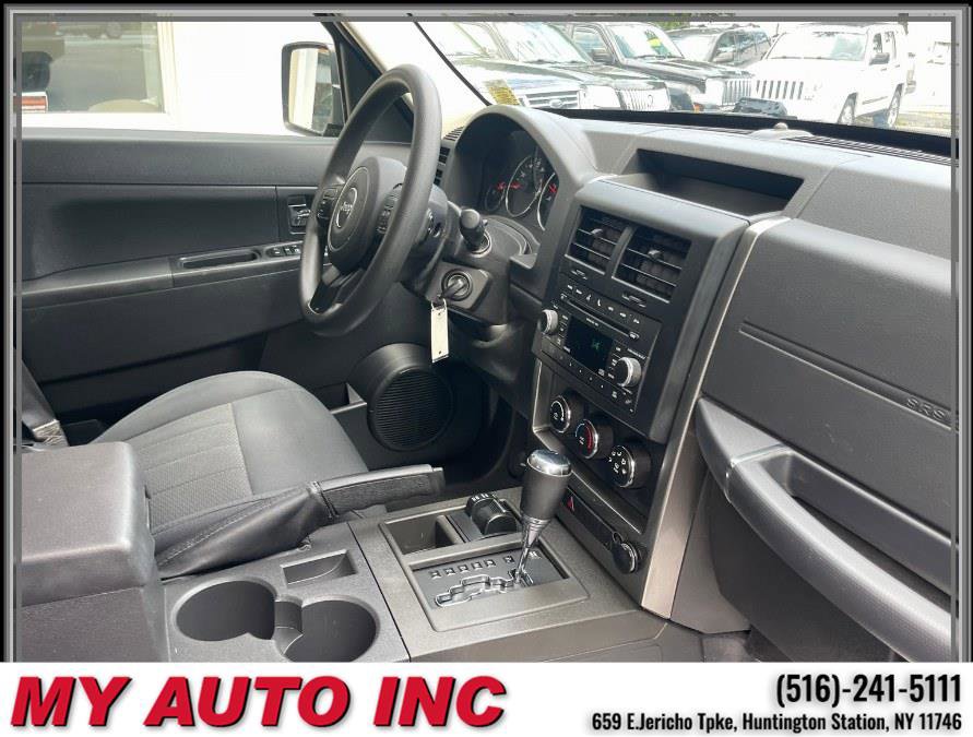 Used 2011 Jeep Liberty Sport image 25