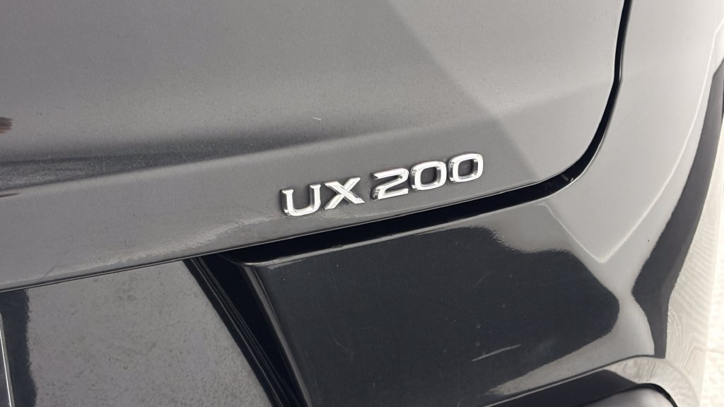Used 2019 Lexus UX 200 w/ Accessory Package FWD image 8