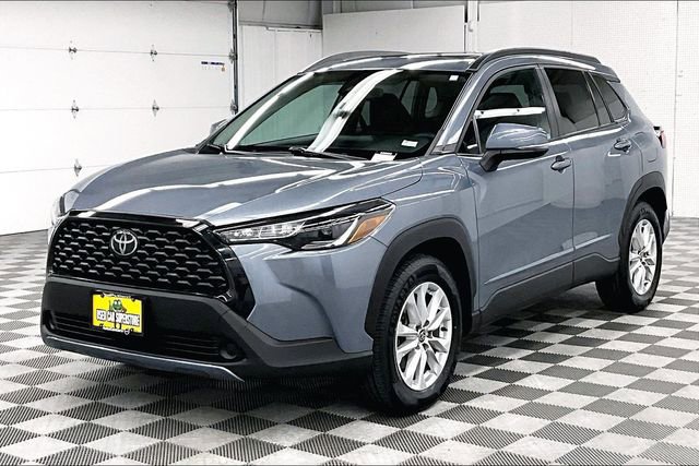 Used 2022 Toyota Corolla Cross LE w/ Moonroof Package image 12