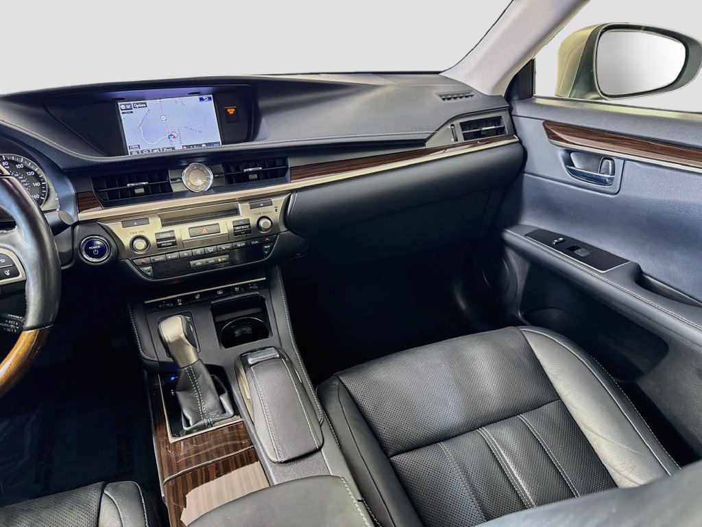 Used 2016 Lexus ES 300h FWD image 25
