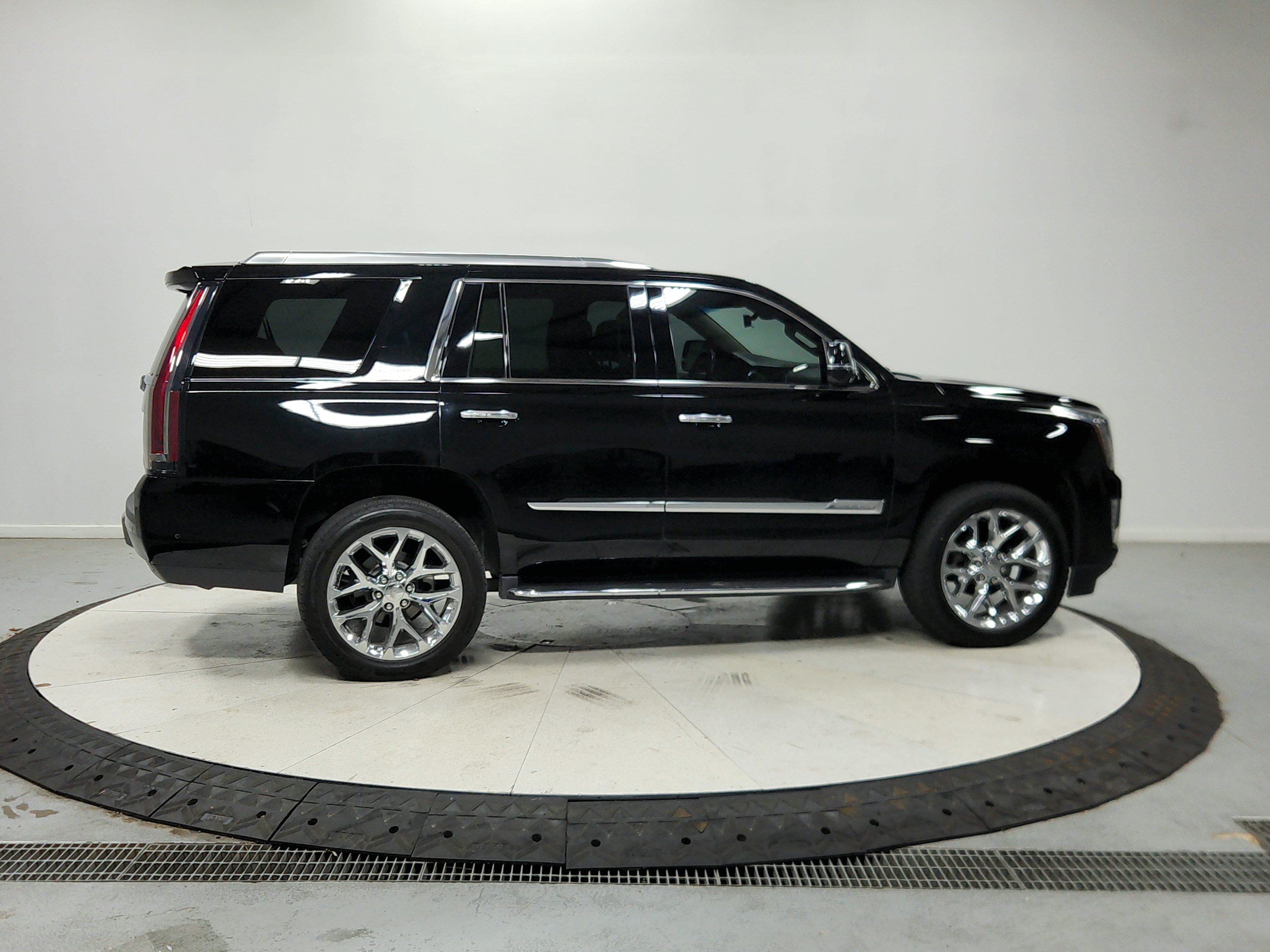 Used 2017 Cadillac Escalade Premium Luxury AWD/4WD image 9