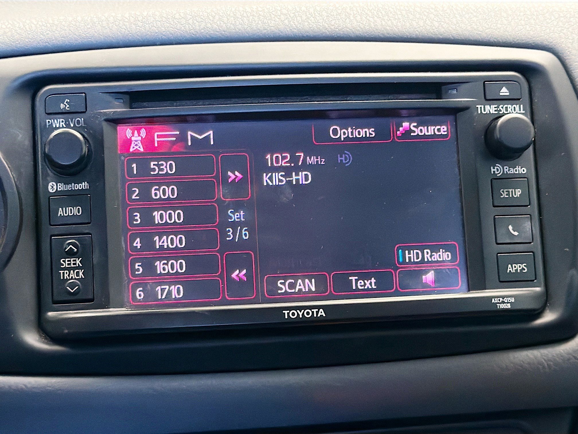 Used 2017 Toyota Yaris L image 9