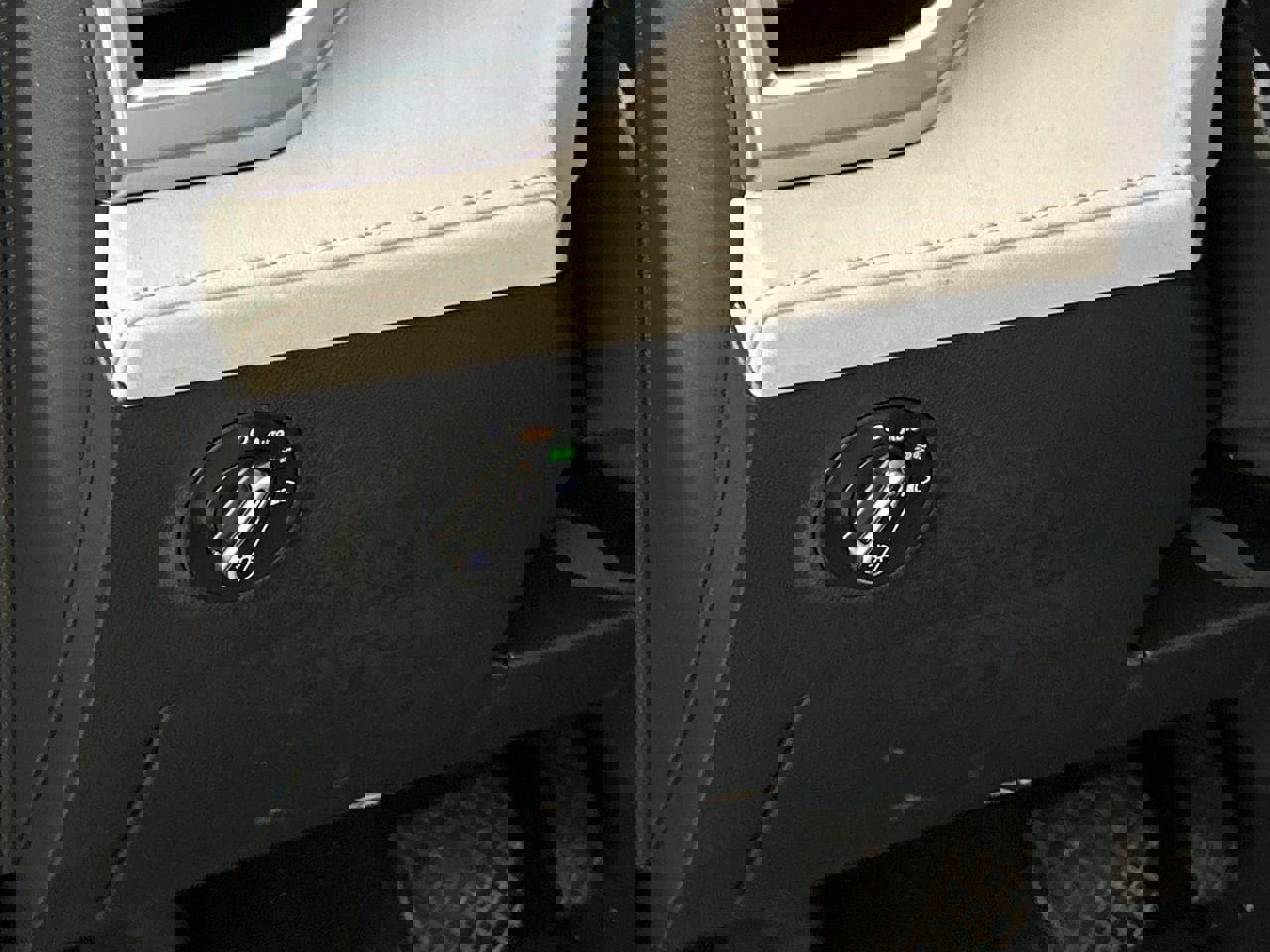 Used 2025 Volkswagen Taos SE image 12