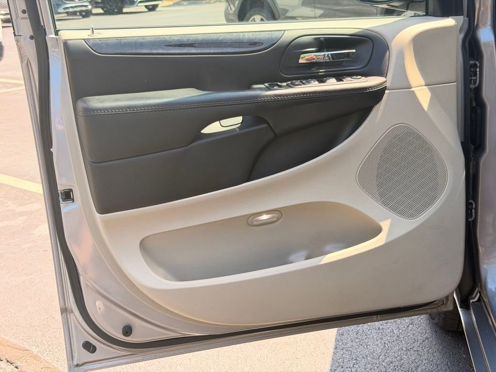 Used 2017 Dodge Grand Caravan SE w/ Power Window Group FWD image 22