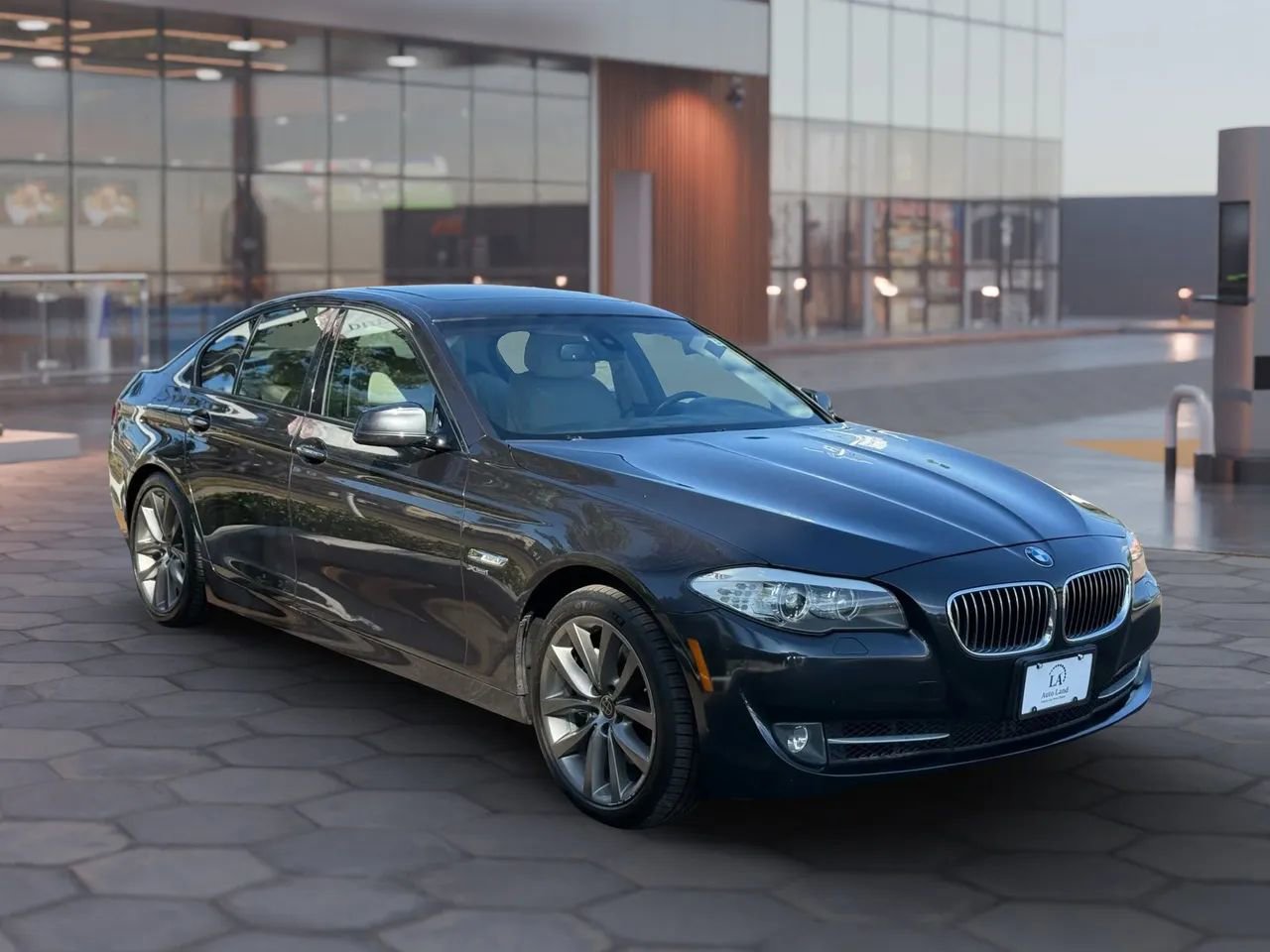 Used 2011 BMW 535i xDrive Sedan image 9