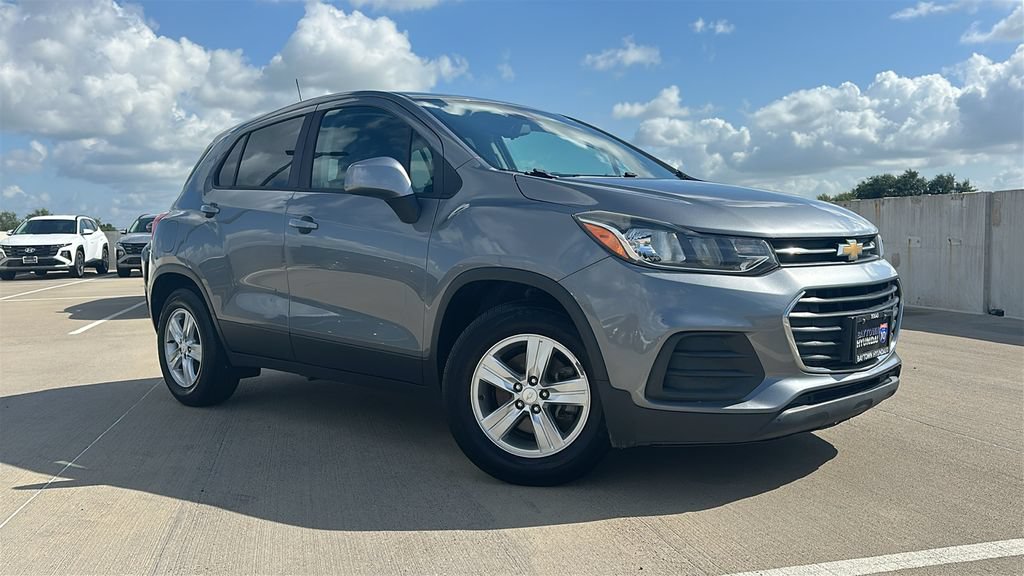 Used 2020 Chevrolet Trax LS w/ Tint and Cruise Package FWD image 5