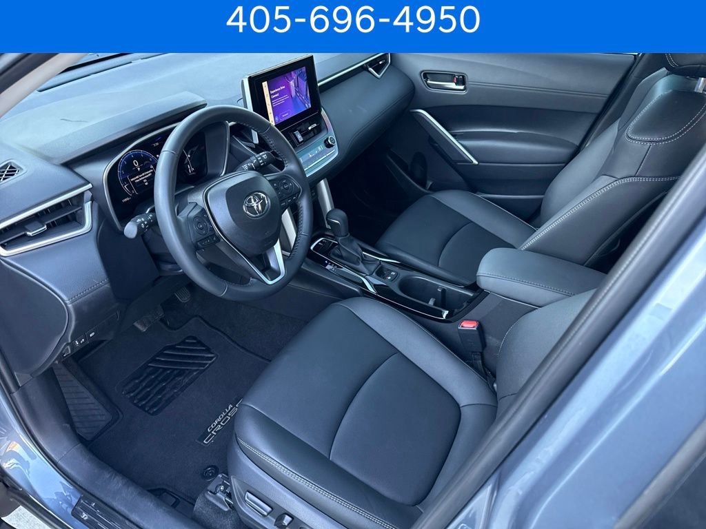 Used 2025 Toyota Corolla Cross XLE w/ Convenience Package image 14