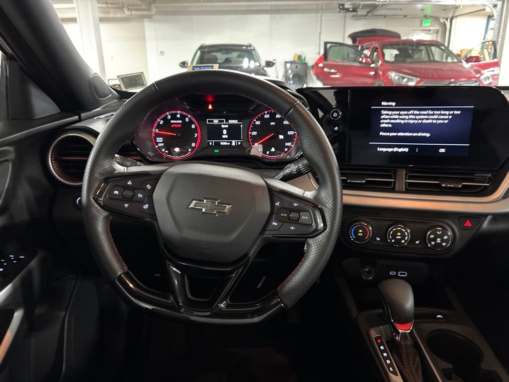 Used 2025 Chevrolet Trax RS FWD image 11