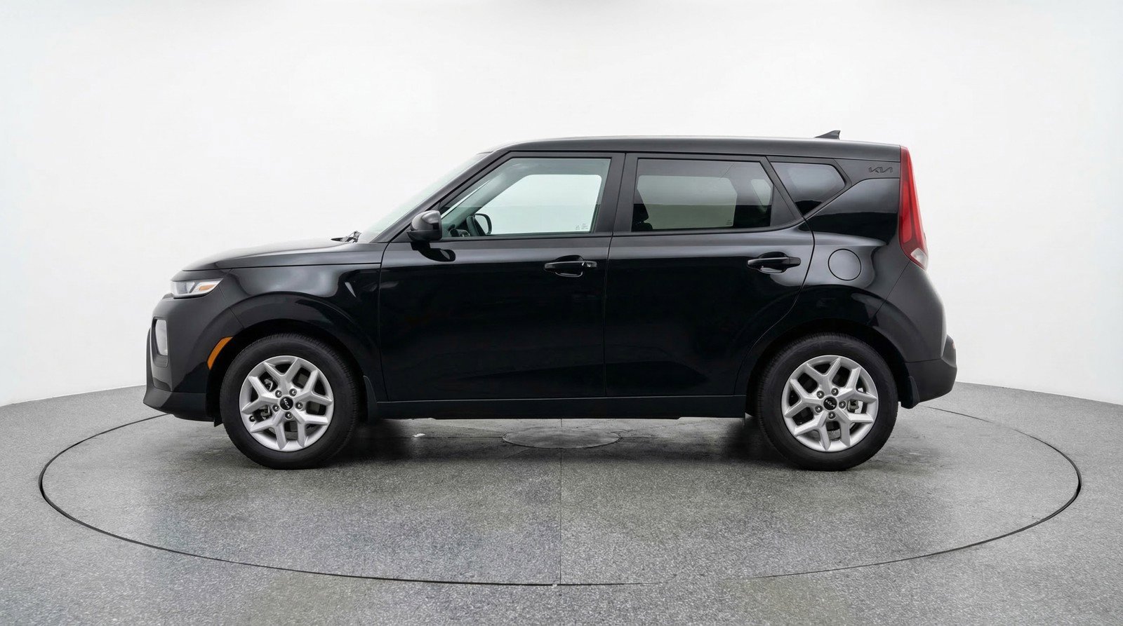 Used 2025 Kia Soul LX w/ LX Technology Package image 3