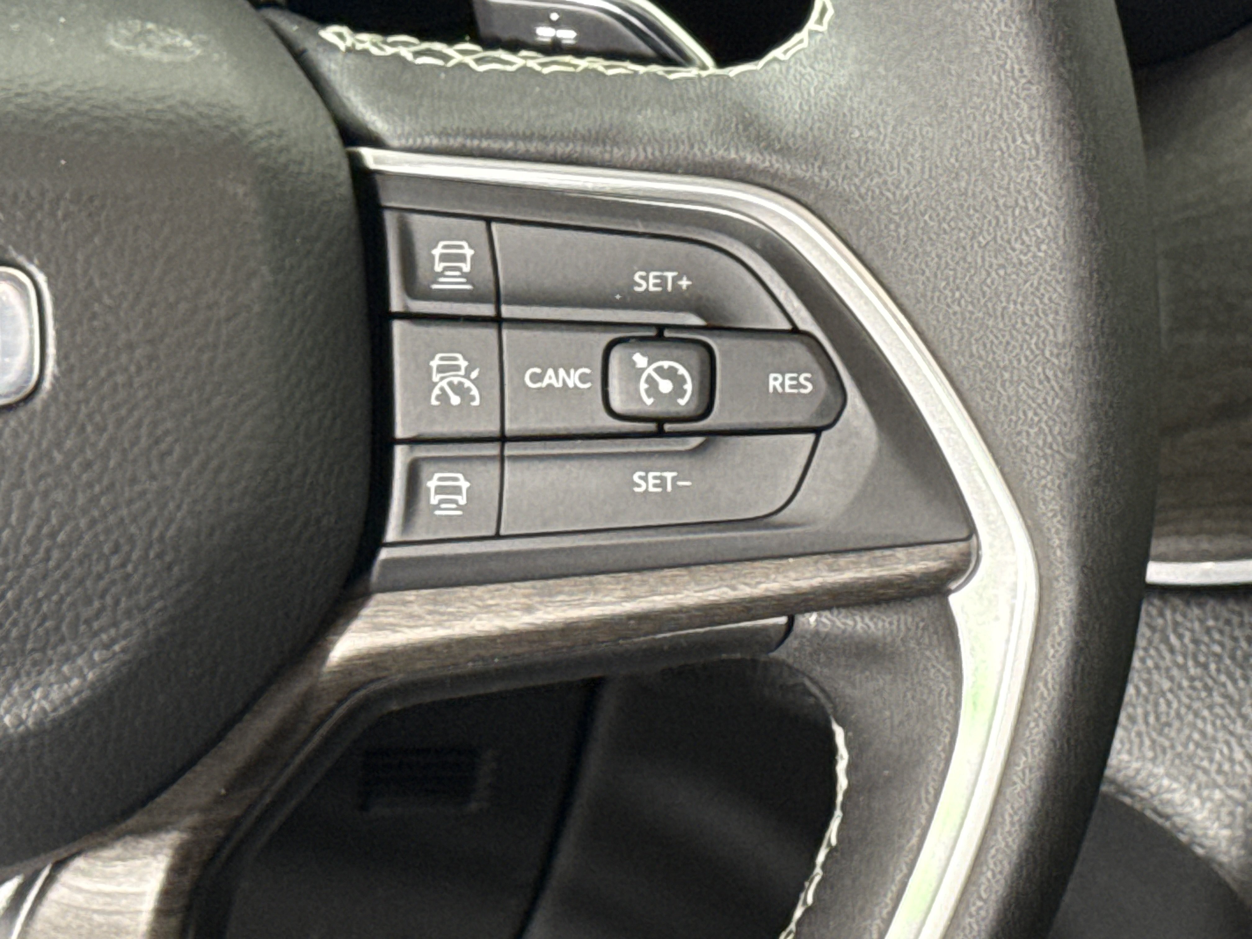 New 2025 Jeep Grand Cherokee Limited AWD/4WD image 18