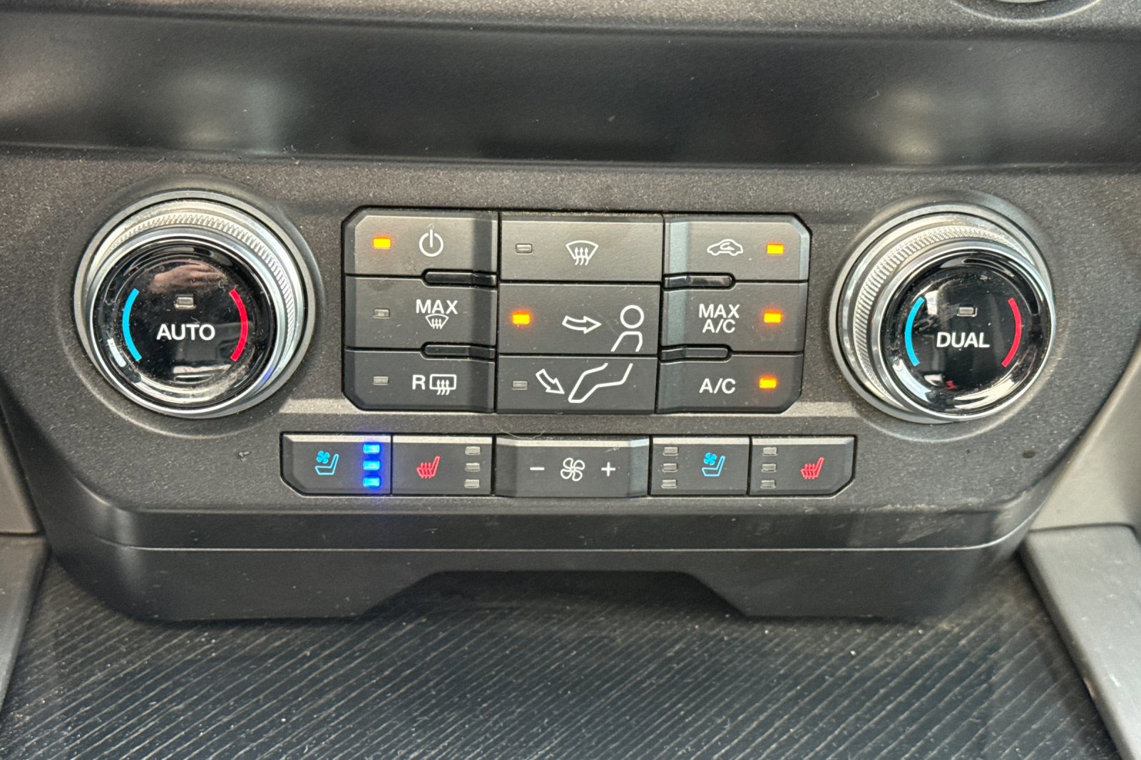 Certified 2021 Ford F250 Platinum w/ FX4 Off-Road Package image 20