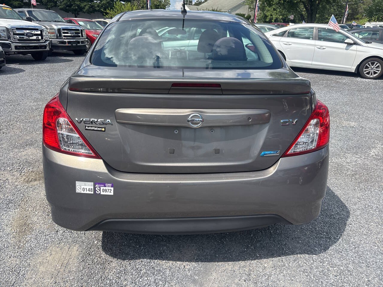 Used 2015 Nissan Versa SV FWD image 9