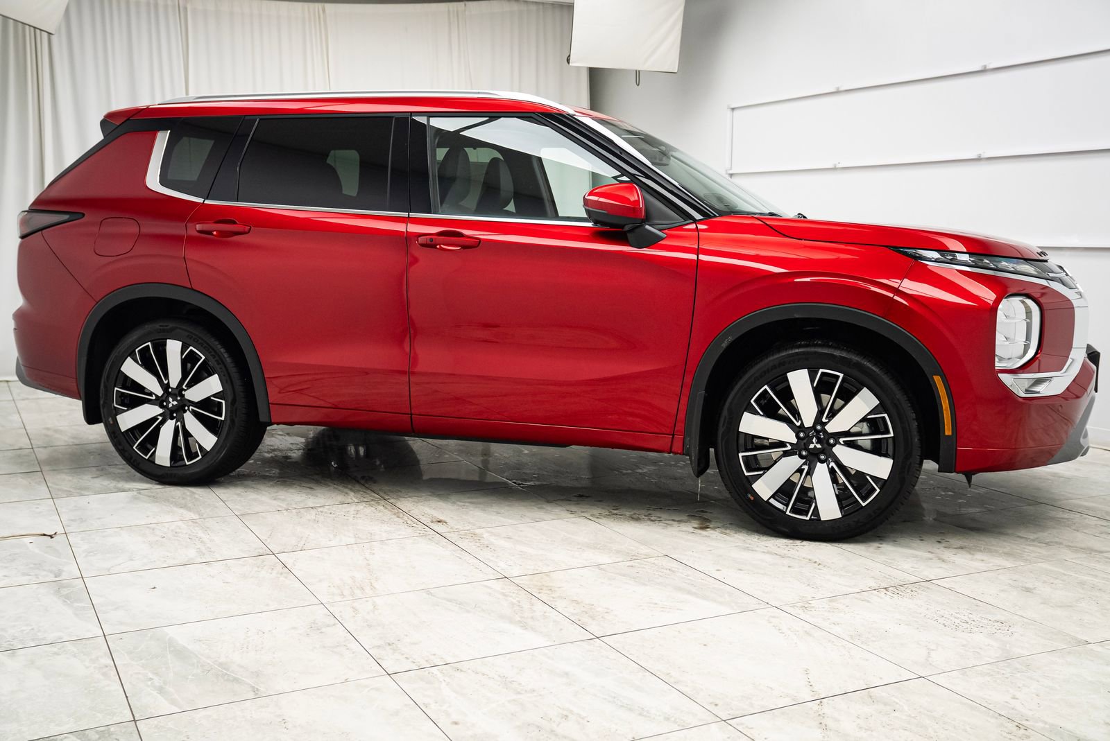 New 2026 Mitsubishi Outlander SEL image 2