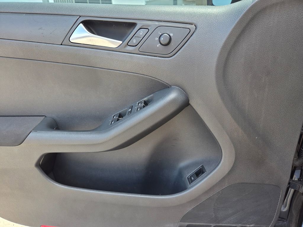 Used 2011 Volkswagen Jetta Sedan FWD image 20