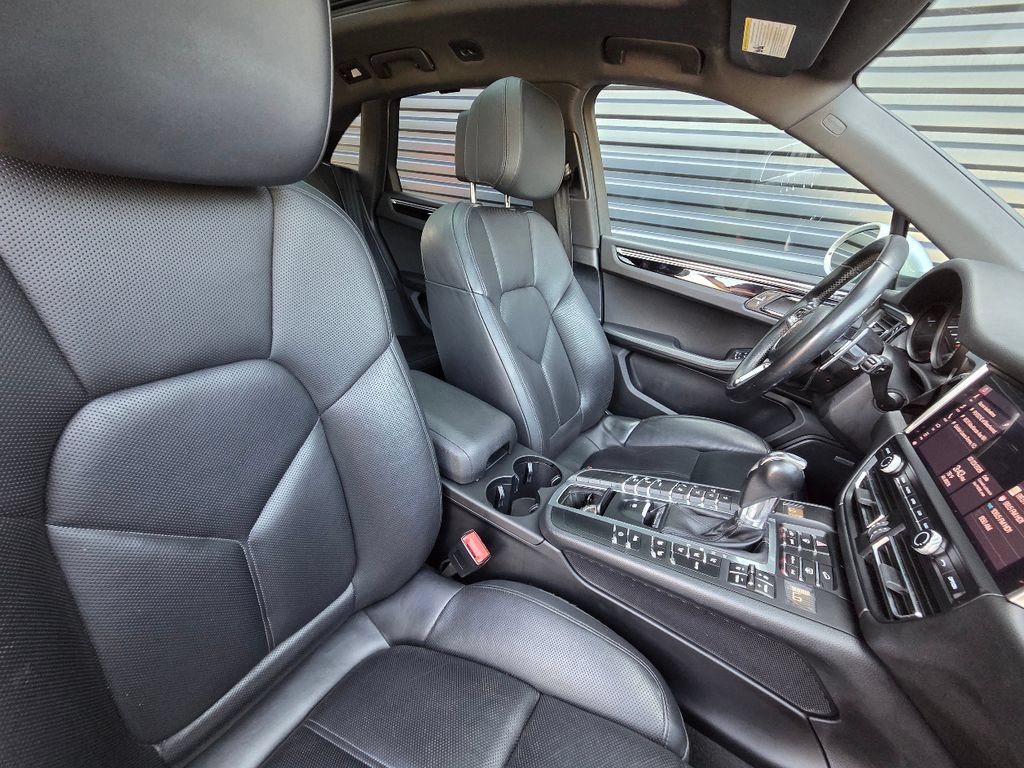 Certified 2019 Porsche Macan S AWD/4WD image 19