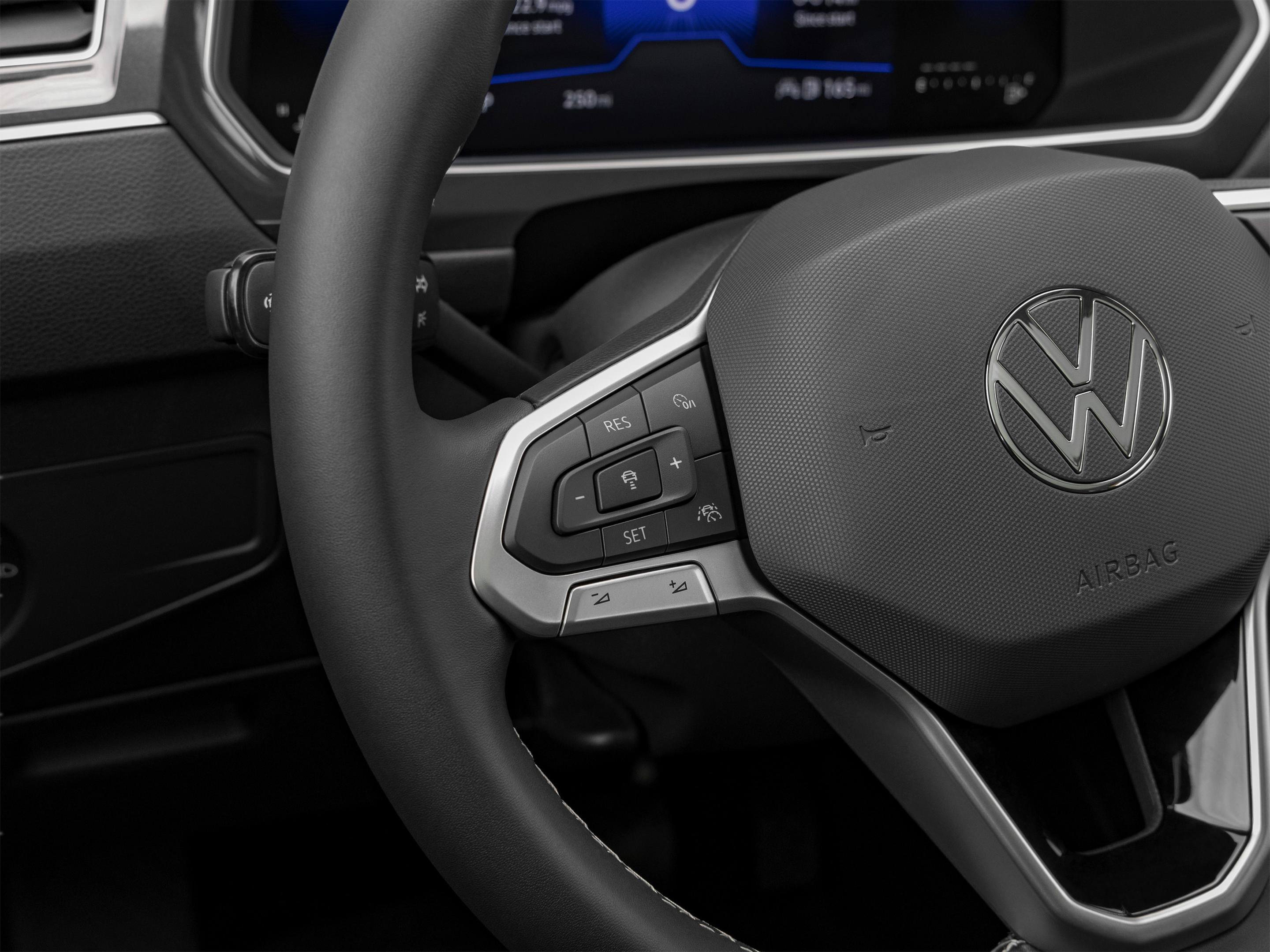 Used 2024 Volkswagen Tiguan SE w/ Panoramic Sunroof Package FWD image 44