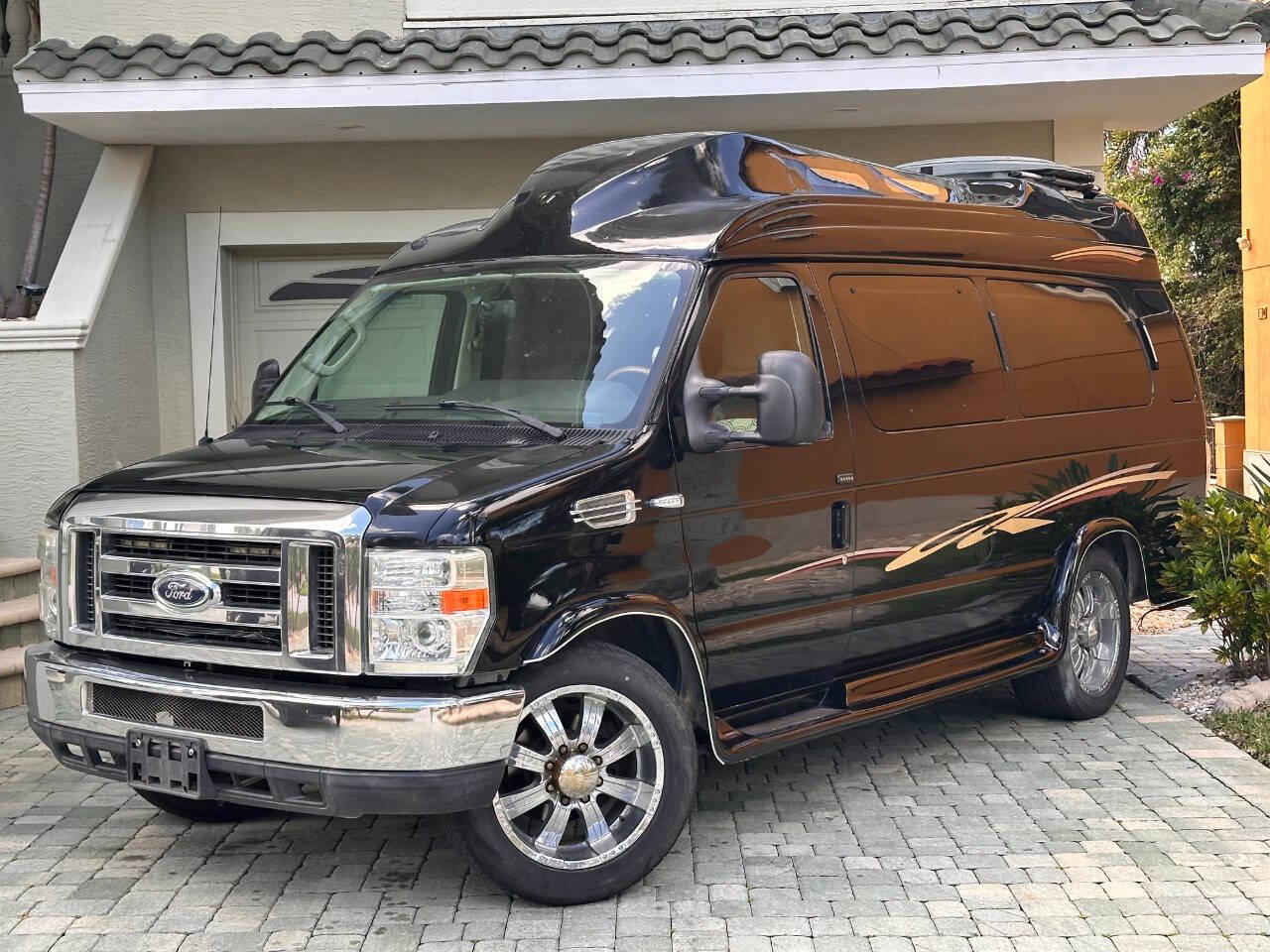 Used 2010 Ford E-350 and Econoline 350 XLT RWD image 12