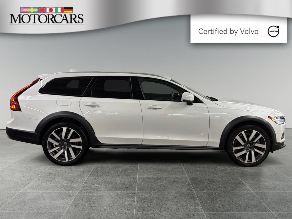 Used 2022 Volvo V90 B6 Cross Country w/ Advanced Package AWD/4WD image 2
