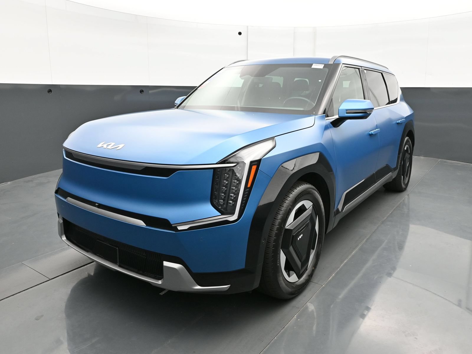 Used 2024 Kia EV9 Land w/ Towing Package AWD/4WD image 1
